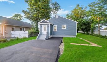 17 Banbury Ct, Amityville, NY 11701