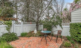 235 Meadow Dr, Ashland, OR 97520