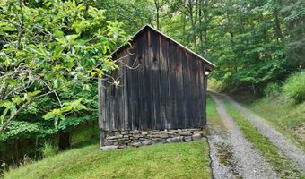 90 Taylor Ln, Alderson, WV 24910