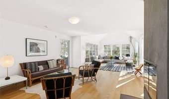 54 Gardiner Dr, Amagansett, NY 11930