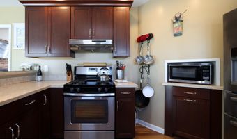 409 3rd St, Beach Haven, NJ 08008