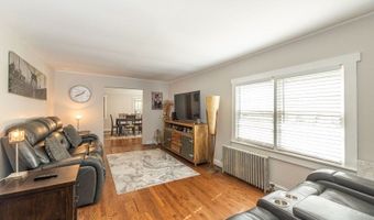 25 Lake Pochung Rd, Alloway, NJ 07461
