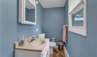 8 Gale Ct, North Providence, RI 02904
