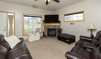 921 10th St, Altoona, IA 50009
