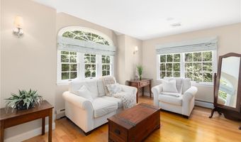 4 Brookfield Ct, East Greenwich, RI 02818