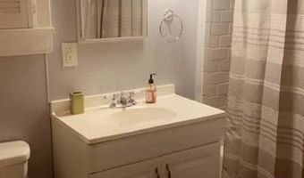 408 W 4th St 1F, Alton, IL 62002