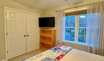 34 Marian Ave, Narragansett, RI 02882