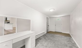 794 Robinhood Dr, Aurora, OH 44202