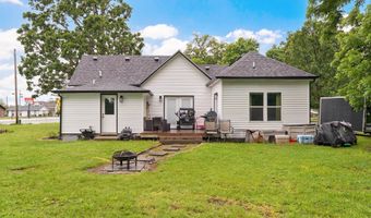 430 S Oak Ave, Aurora, MO 65605