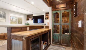 10902 Woodedge Dr, Allendale, MI 49401