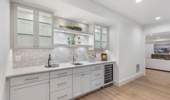 629 N LINCOLN St N, Arlington, VA 22201