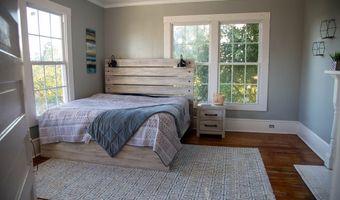 66 Weaver St, Baxley, GA 31513