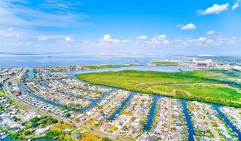 6951 CRESTPOINT Dr, Apollo Beach, FL 33572