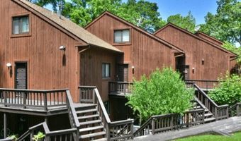 2 Davos Dr E 4, Alloway, NJ 07462