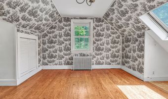 13 Hoyt Rd, Bethel, CT 06801