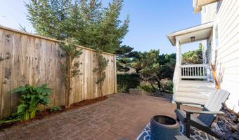 1240 NEWPORT Ave SW, Bandon, OR 97411