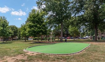 2504 WINDBREAK Dr, Alexandria, VA 22306