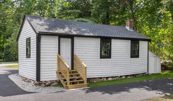 39 Concord Rd, Bedford, MA 01730