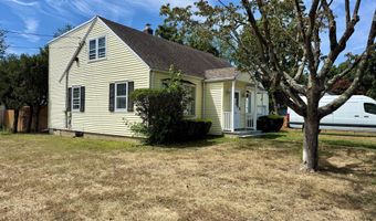 40 E Pasadena Pl, Bridgeport, CT 06610