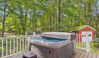 202 Thornberry Ln, Blakeslee, PA 18610
