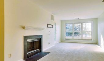 244 S REYNOLDS St 303, Alexandria, VA 22304