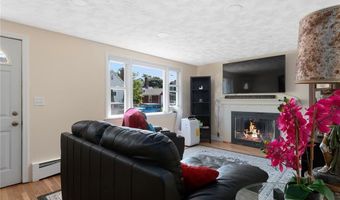 75 Autumn St, Cranston, RI 02910
