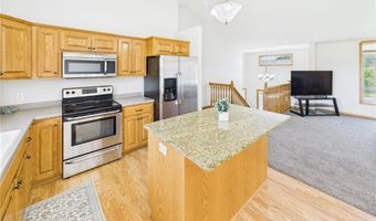 985 Waters Edge Cir, Avon, MN 56310