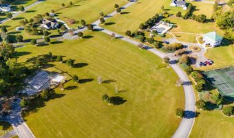 76 Club House Dr, Arapahoe, NC 28510