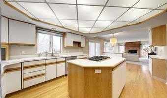 3682 Tanglewood Ct, Ann Arbor, MI 48105