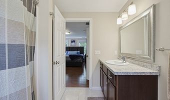 5 County St, Berkley, MA 02779