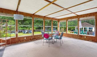 11 Wendover Way, Bedford, NH 03110
