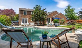 122 Sylvan Dr, East Greenwich, RI 02818