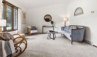 2320 STROEBE ISLAND Dr, Appleton, WI 54915