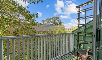 28 Young St, Newport, RI 02840