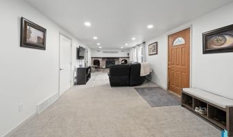 121 S 5th Ave, Brandon, SD 57005