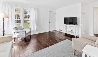 91 Hedges Ln, Amagansett, NY 11937