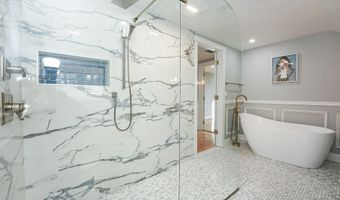 240 Oak St, Centerville, MA 02632