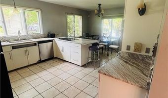 2 Wenscott Ln, North Providence, RI 02904