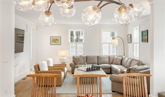 24 School St, Newport, RI 02840
