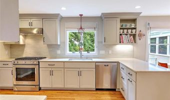 4 Fourth St, Barrington, RI 02806