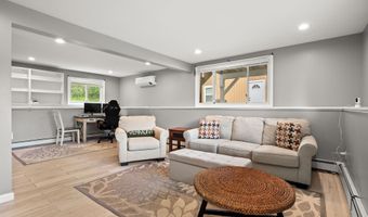7 Tamarack Dr, Clinton, CT 06413
