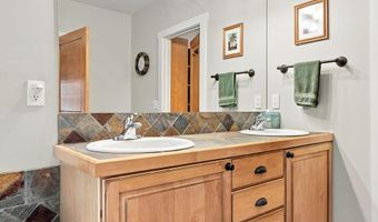 3235 Lakeview Dr, Allegan, MI 49010