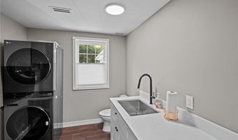 37 Dye Hill Rd, Hopkinton, RI 02832