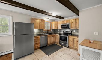 543 Long Shores Dr, Barrington, NH 03825