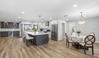 831 CHIPAWAY Dr, Apollo Beach, FL 33572