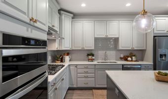 3064 N Spurway Dr, Ann Arbor, MI 48105