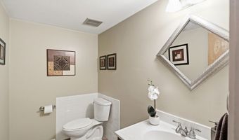 825 Queenswood Ct, Indianapolis, IN 46217