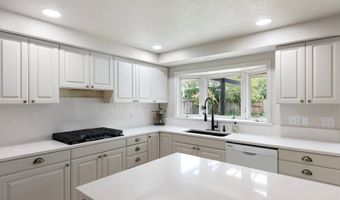 1114 LAKEWOOD Dr, Albany, OR 97321