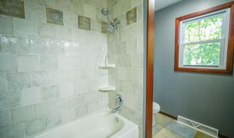 5306 Arapahoe Ln, Madison, WI 53704