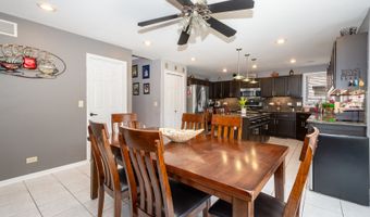541 N 4th Ave, Addison, IL 60101